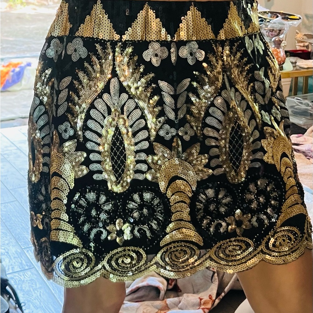 Glamorous Sequin Mini Skirt in Black and Gold Like New!